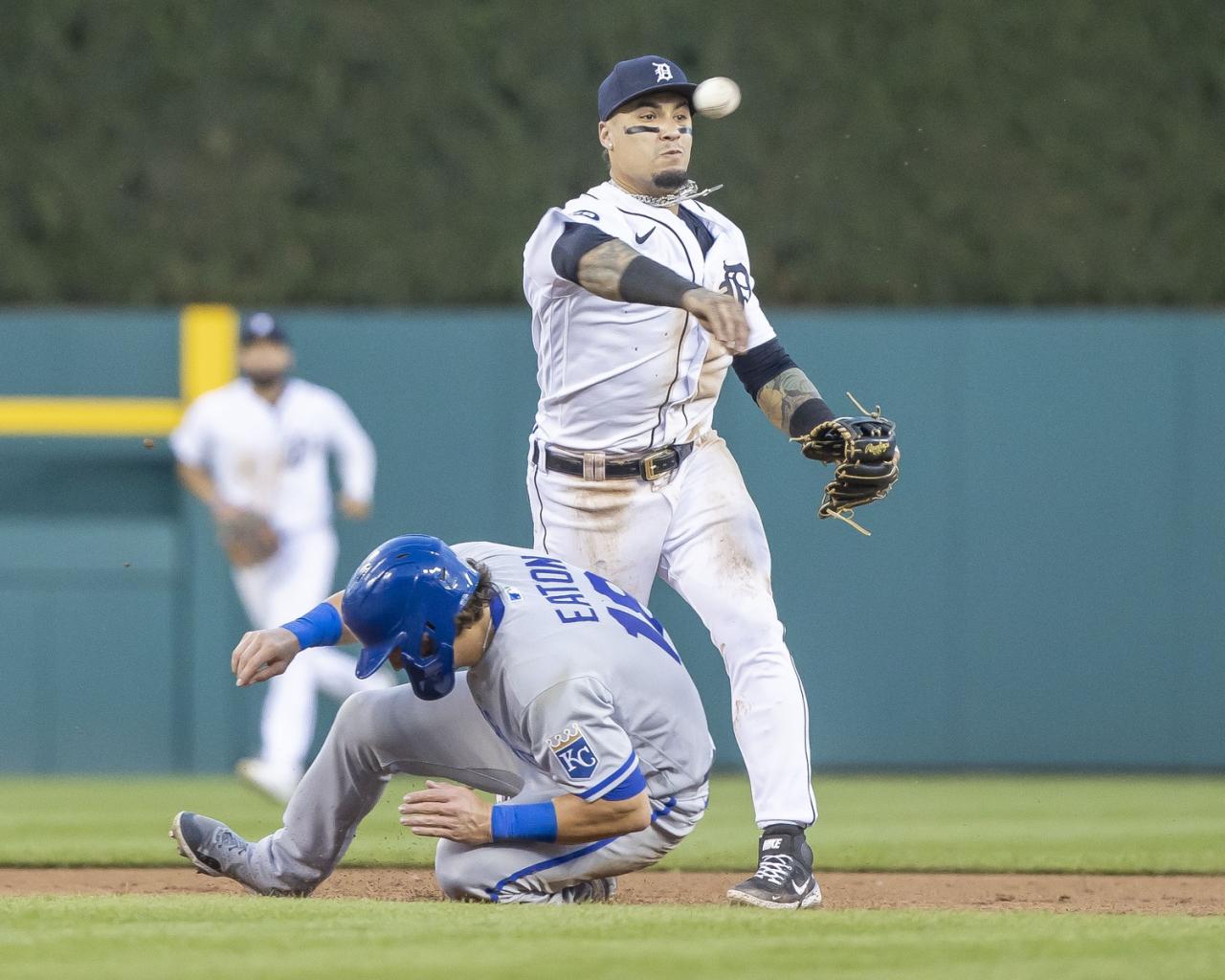 Tigers add Torres to infield mix on 1-year deal